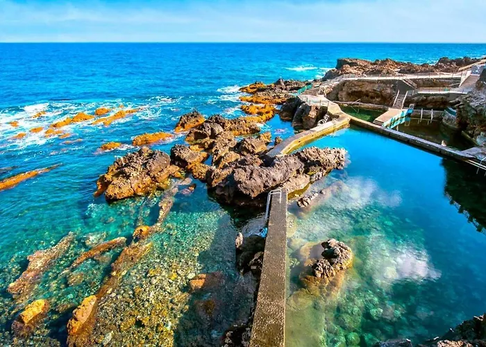 Primera línea en piscinas naturales.