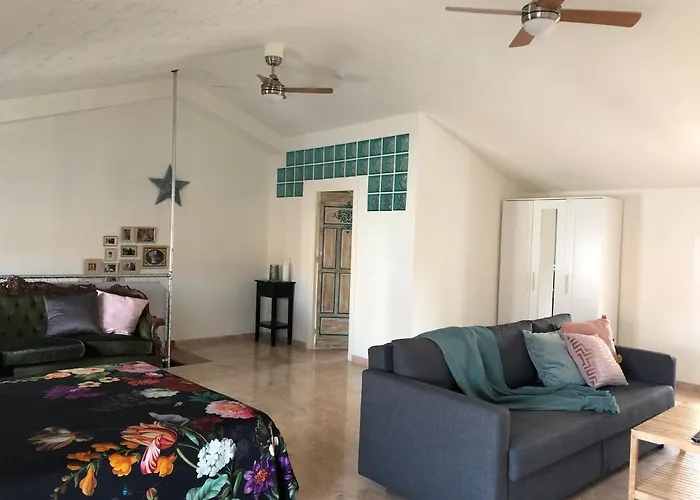Lovely 1-Bedroom Loft Near Ronda