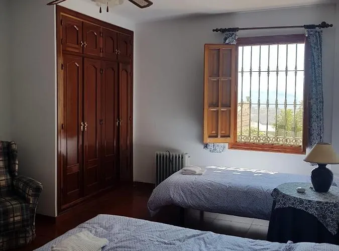 Axarquia, Malaga. Casa Lucia En El Pueblo De Periana