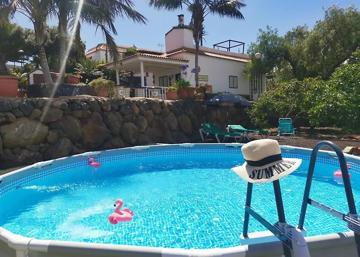 CASA RURAL DOLORES con PISCINA Y VISTAS A LA GOMERA