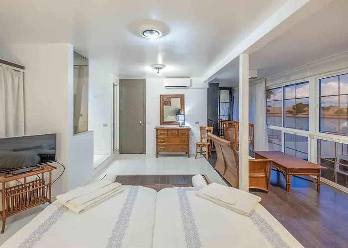 Refurbished Seafront Apartment