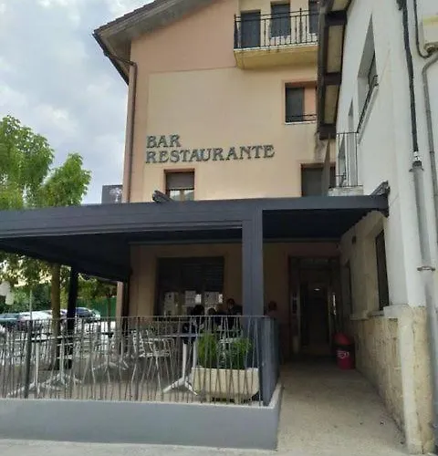 Hostal Restaurante Ibaisek