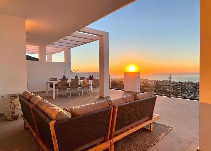 Bayview -Superb Luxurious Sea View Penthouse With Private Hot Tub By Solrentspain