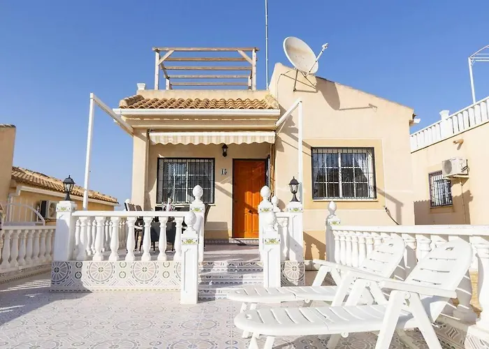 Spacious 2 Bed Detached Villa With Communal Pool