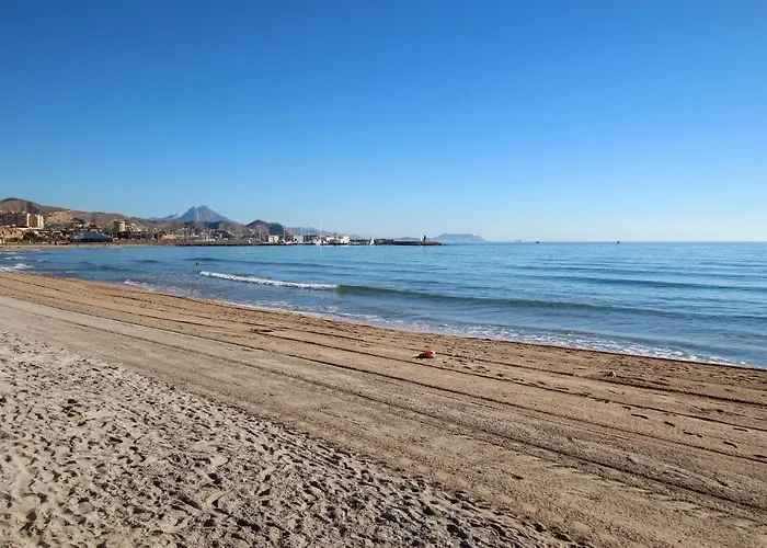 5 Bedroom Cozy Home In El Campello