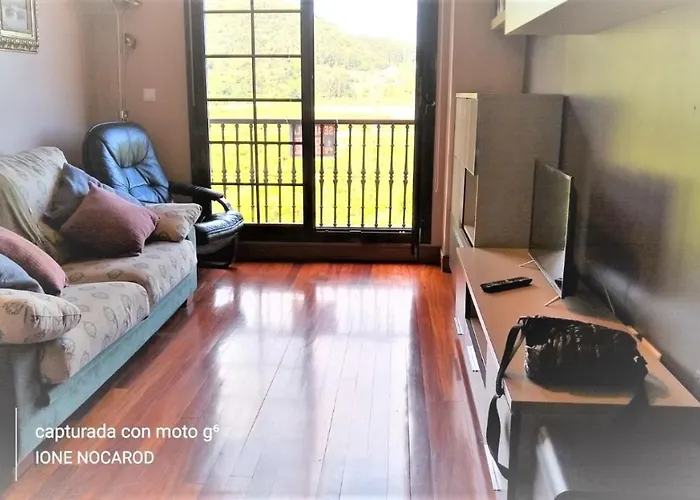 Apartamento con piscina urbanización embarcadero Limpias