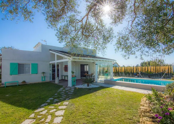 Casa Autosustentable Con Piscina, Huvagondili