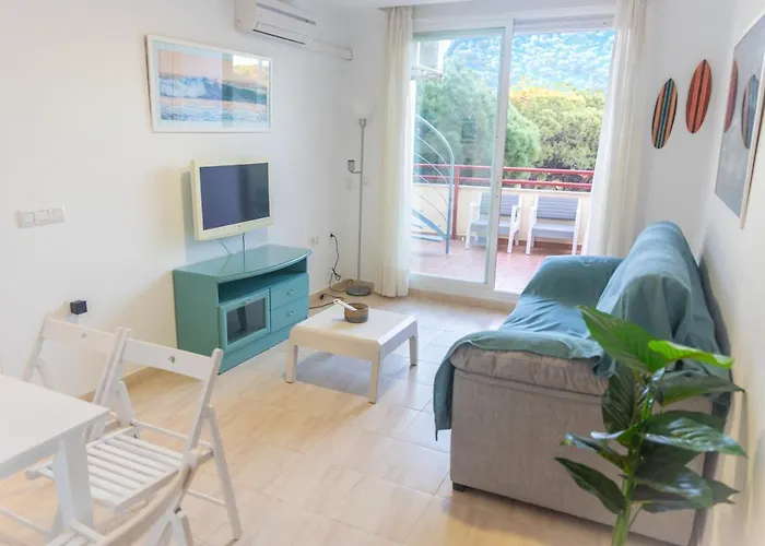 Apartamento renovado con piscina, garaje y vistas, frente a la playa de los Caños de Meca.