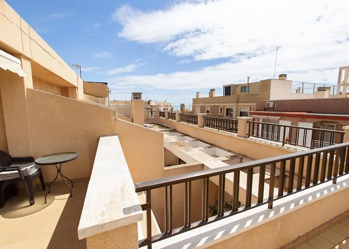 Large Duplex Penthouse 3 Minutes From The Beach