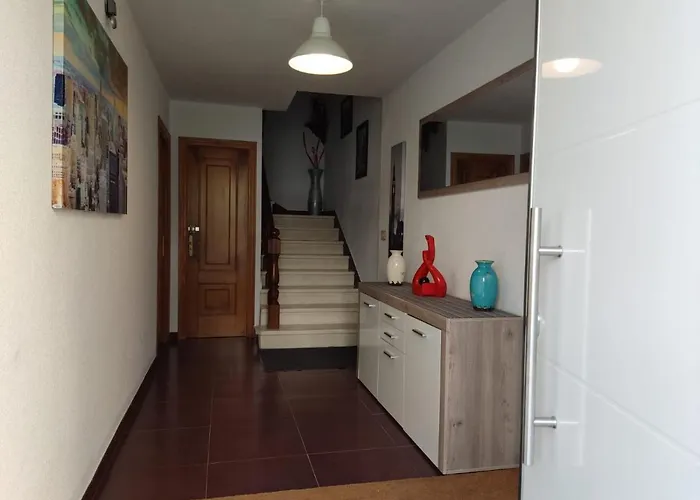 Preciosa Casa De 4 Habitaciones En Pleno Corazón Del Camino De Santiago!