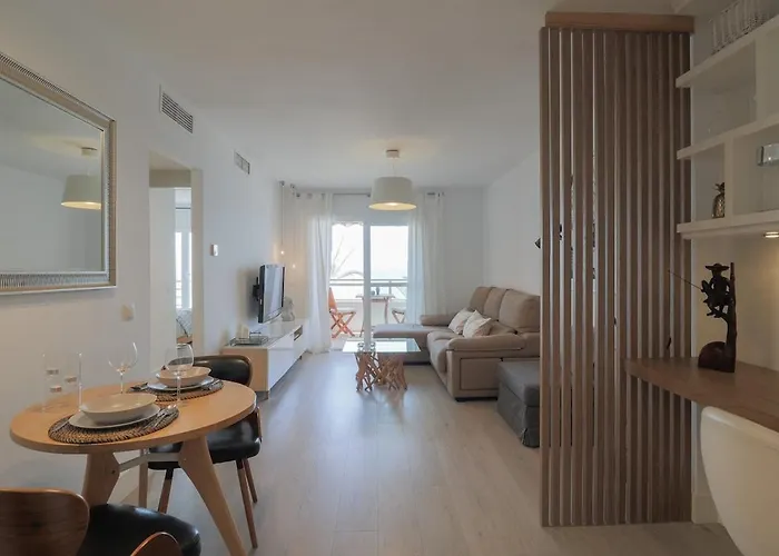 C24 - Seashore Classy Apartment With Parking