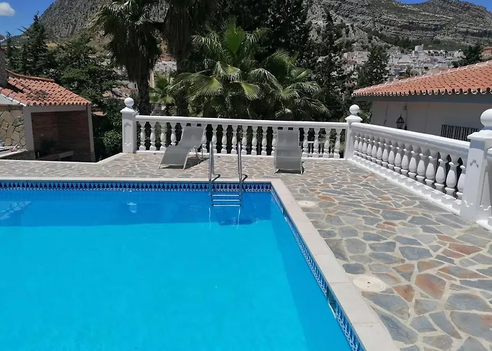 Charming House With Pool & Barbecue