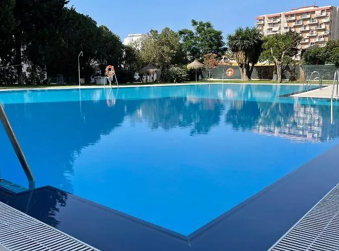 Apartamento con piscina a 500m de la playa en Benalmadena Costa