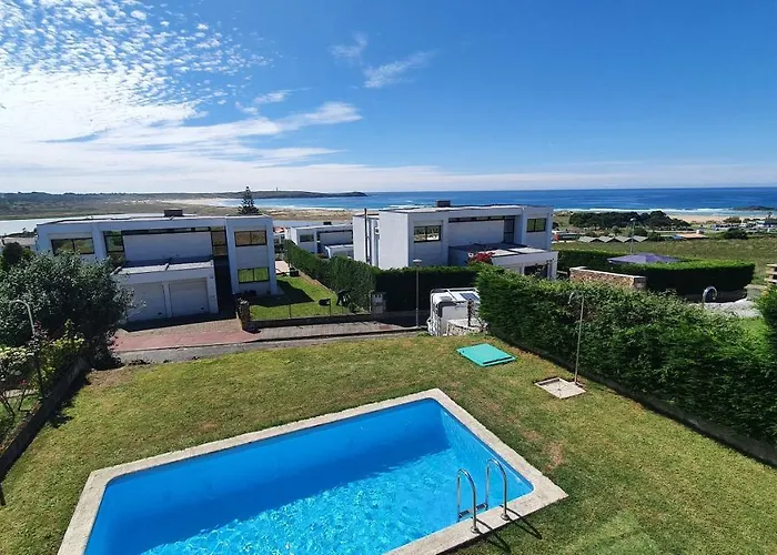 Modern 4 Double Bedroom Villa With Pool / Garden