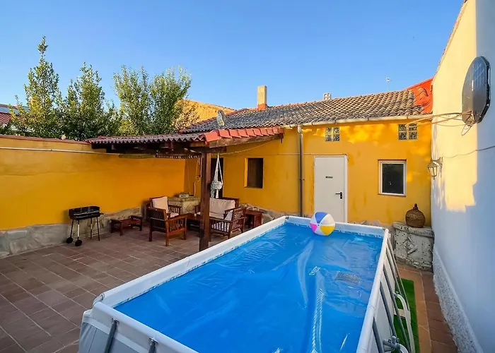 Casa El Arrabal, casa con chimenea, piscina y patio