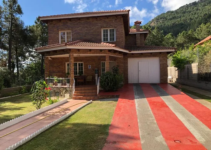 Chalet En El Corazón De La Sierra De Gredos, Pinar De La Atalaya-Tiemblo