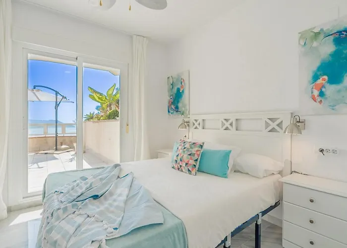 Coral Paradise Apartment With Swimming Pool