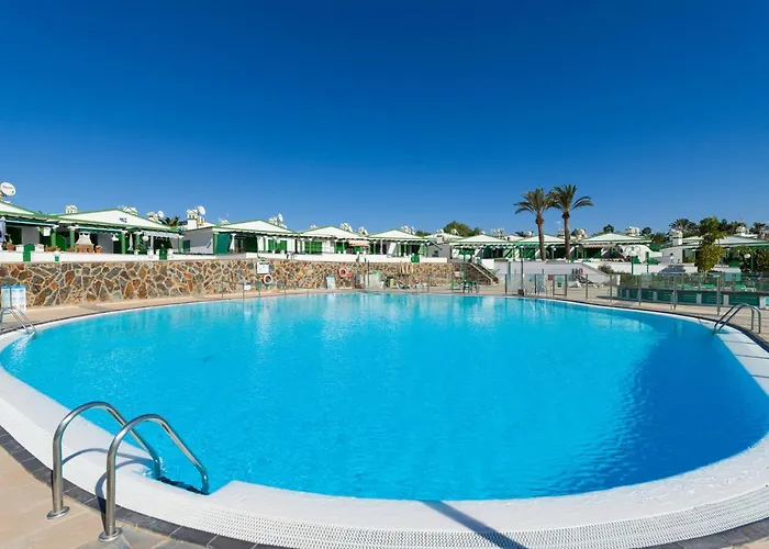 Bungalow Vista Golf con terraza y piscina
