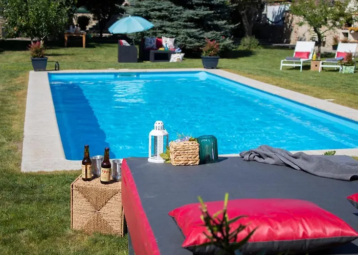 Impresionante- Villa Rosa- Boutique con Piscina cerca de Santiago y Playas Rias Bajas