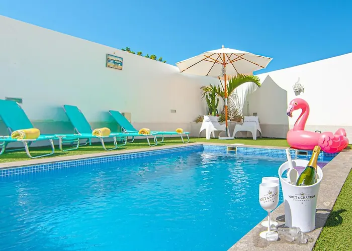 Luxury House With Private Heated Pool, Bbq And Private Parking