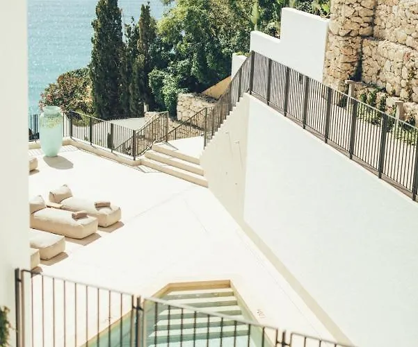 Cala Lanuza Suites