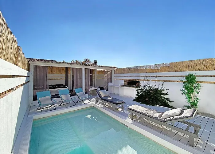 Villa Quartz
