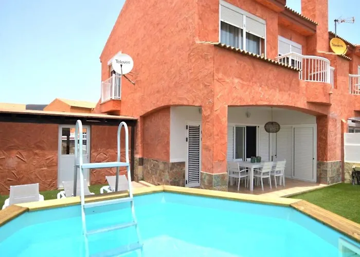 Family Villa Majorera - Fast Wifi, Private Pool, Veranda&Sun Terrace by Holidays Home