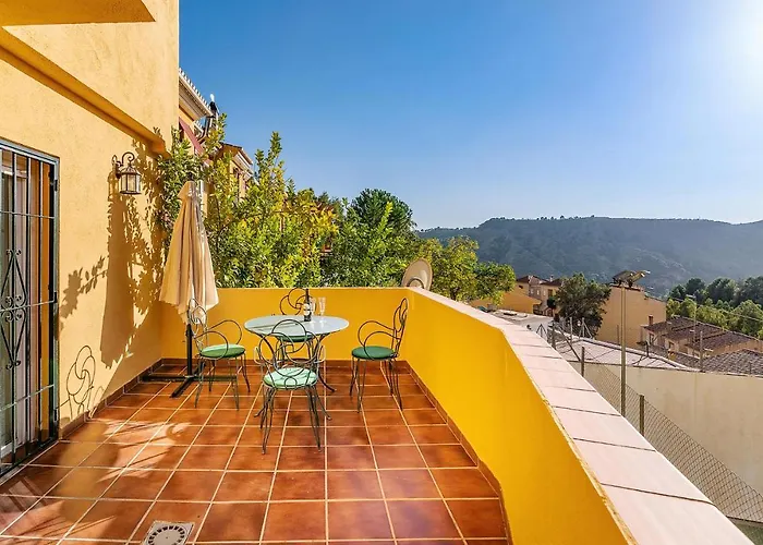 3 Bedroom Stunning Home In Cenes De La Vega