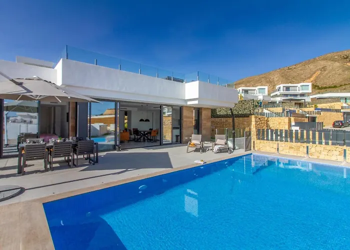 Villa Esmeralda 20 By Bookaparadise