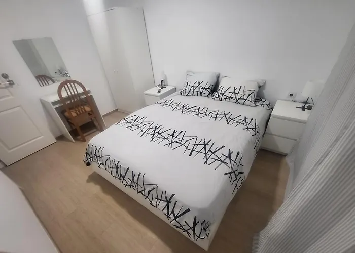 Habitaciones Con Bano Compartido En Bonito Apartamento En Badalona
