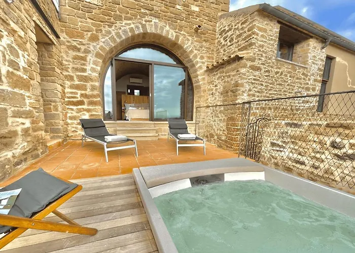 Torre Medieval De Queralt & Spa