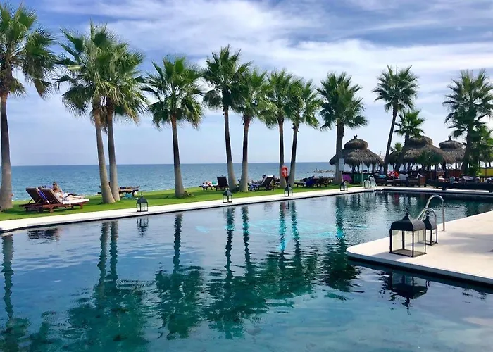Modern Villa Walking Distance From The Beach