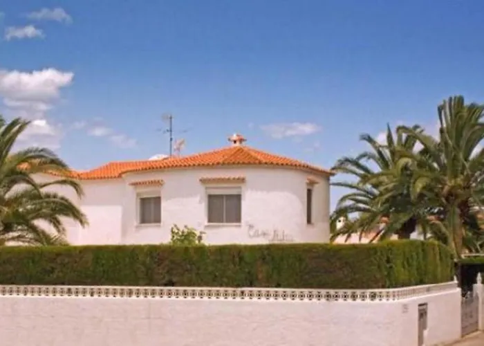 Bungalow 90M2, Airco 2, Pool 5X10, Sandy Beach 200M, Wifi, Carport For 2 Cars.