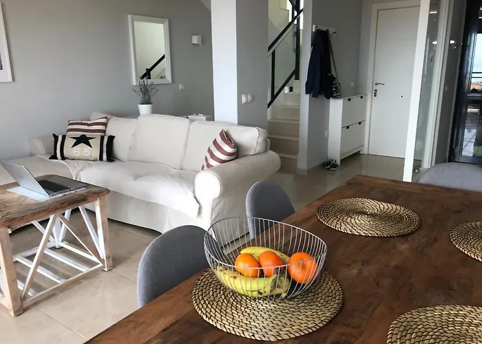 Belle Vue Triplex Apartment On The Hill