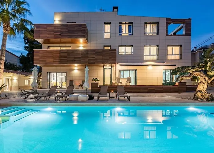 5 Stelle Piscina, Jacuzzi, Wifi - 2 Min Dal Mare
