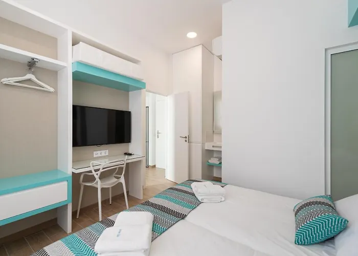 Petit Accommodation Las Canteras Premier