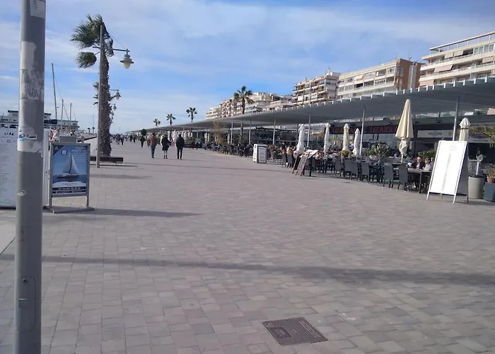 Apto Con Terraza Y 2 Dormitorios. 600 Megas Wifi.