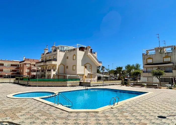 Family Stay House With Pool