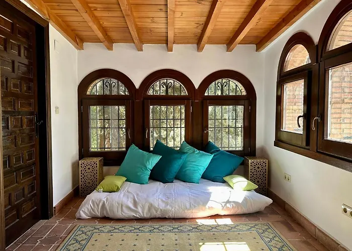 Casa De La Alberzana
