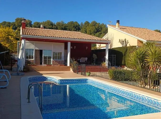 Chalet Con Piscina En Liria