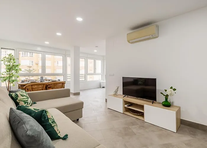 Modern Apartment Steps From The Beach
