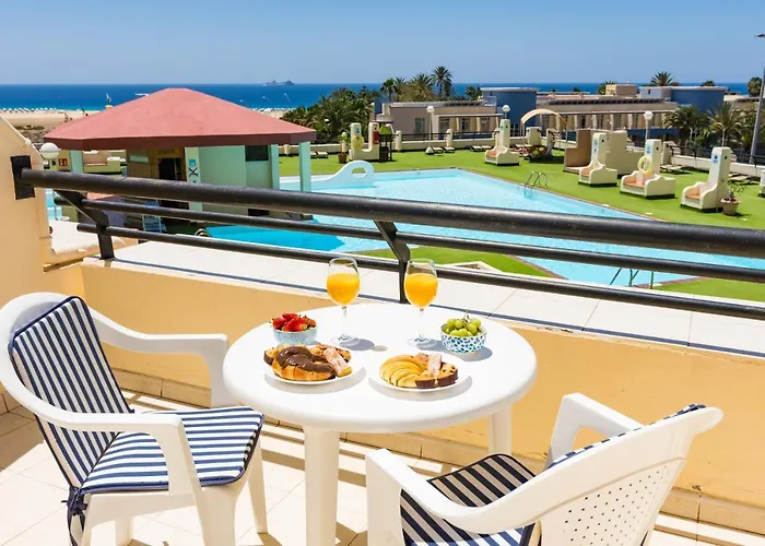 The House Of Nonni Ventura - Beachfront, Ocean View, Wi-Fi, Aircon, Swimming Pool