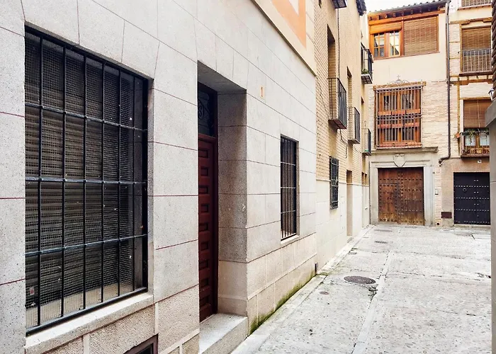 La Casa De Gigantones By Toledo Ap