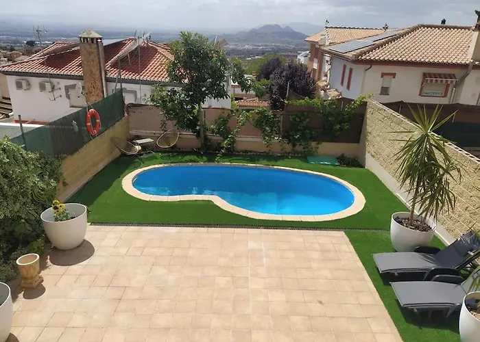 Luminosa Y Confortable Casa Con Vistas Y Piscina