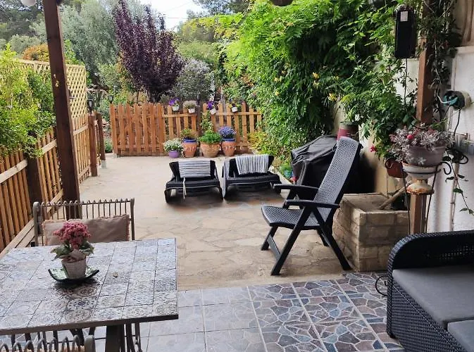 Apartamento wifi alta velocidad, Netflix, piscina Barbacoa y jardin privados