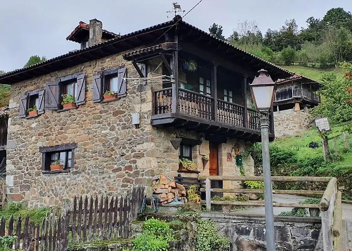 La Casa Rectoral De El Tozu