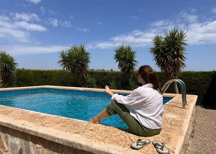 Villa Con Piscina Y Jardines Privados