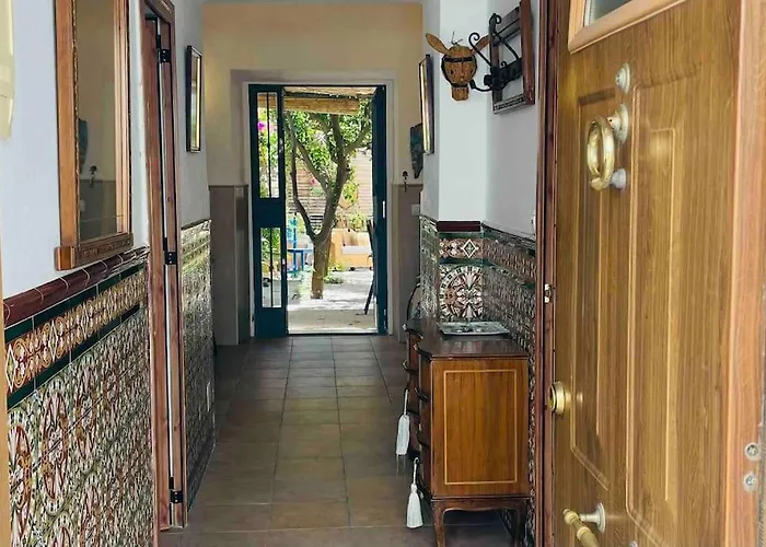 Charming 4 Bedroom Village Home With Patio