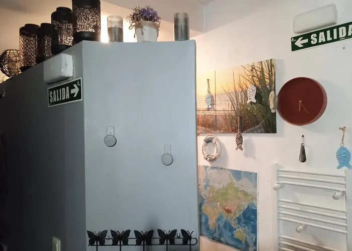 Bajera-Loft No Comfortable Con La Verja En La Entrada,,No Lujosa,Vieja,Sin Reforma, Con Cedula De Habitabilidad Preparada Para Alojamiento No Hotel No Hostal No Apartamento El Precio Coincide Con Calidad Y Calificaciones Trato Familiar,Como En Tu Cas