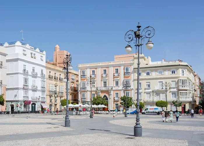 Apartamento Con Patio En Cadiz Centro
